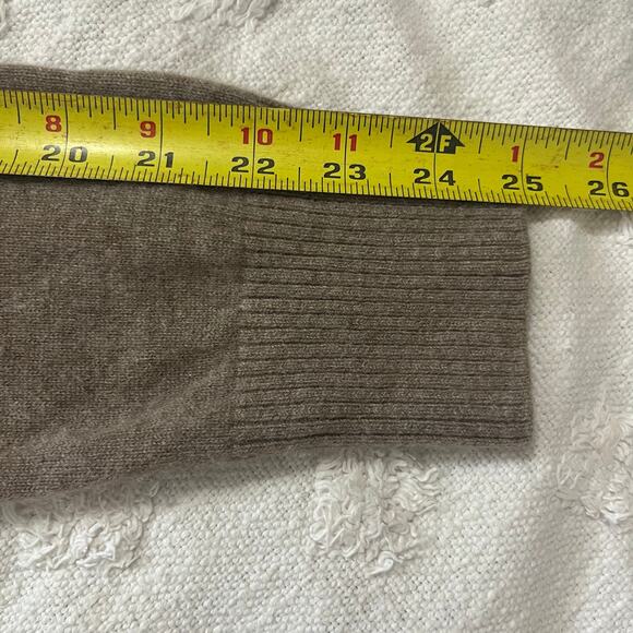 L.L.Bean 100% Cashmere Turtleneck Sweater Long Sleeve Tan Beige Neutral Size M - Picture 4 of 6